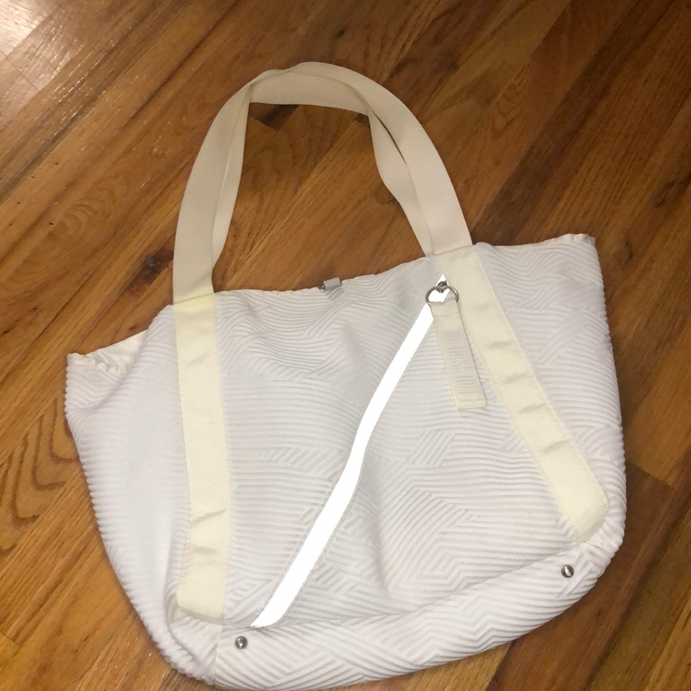 Go dash dot white gym bag
